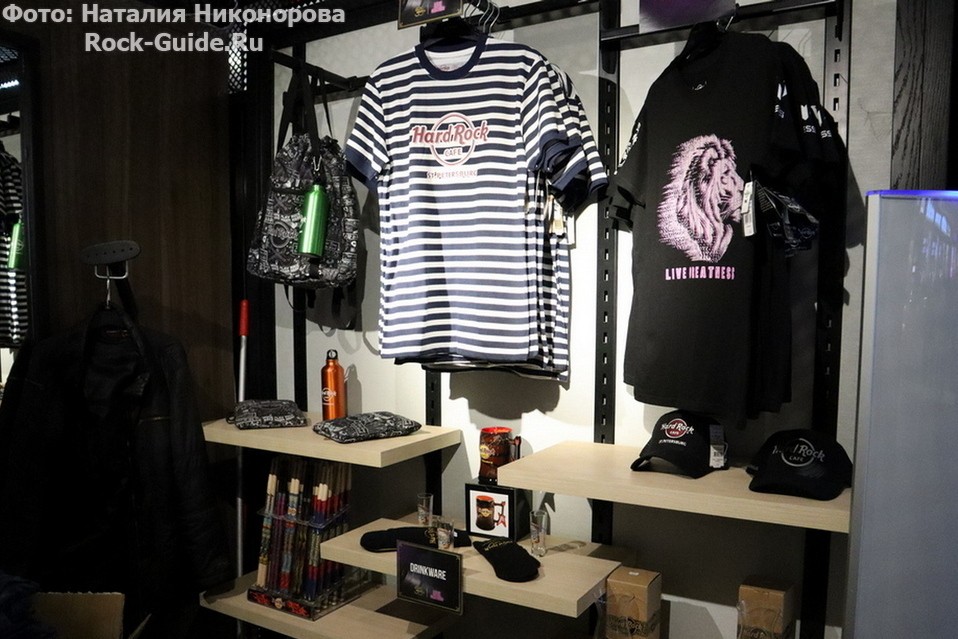 Hard_Rock_Cafe_Shop_2.jpg