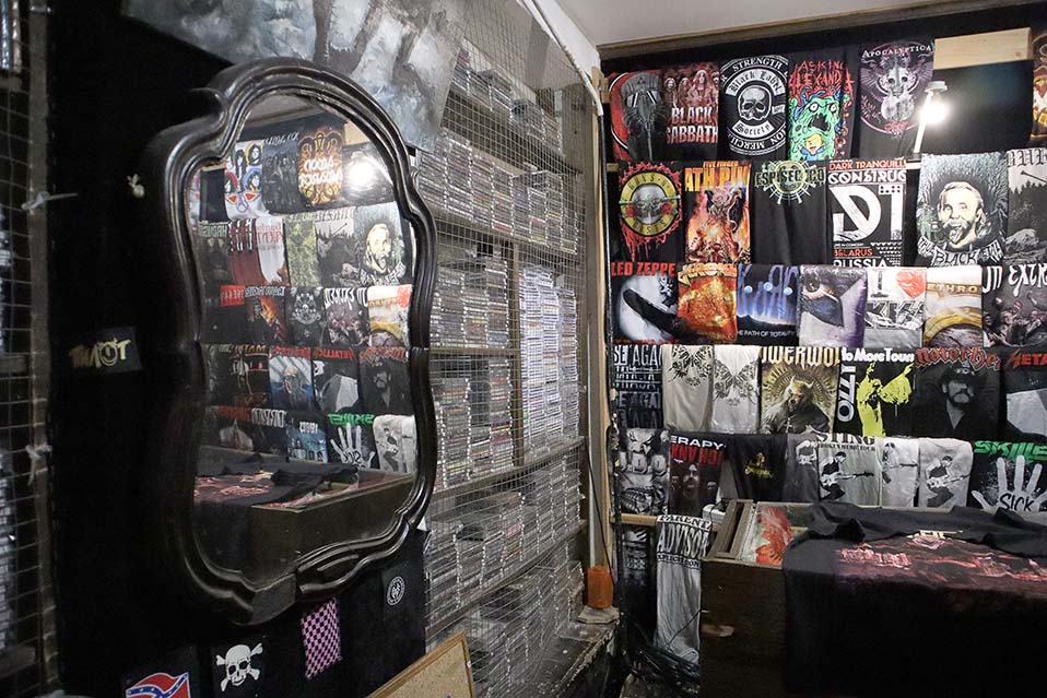 Hell_Store_Rock_Magazin_1.jpg