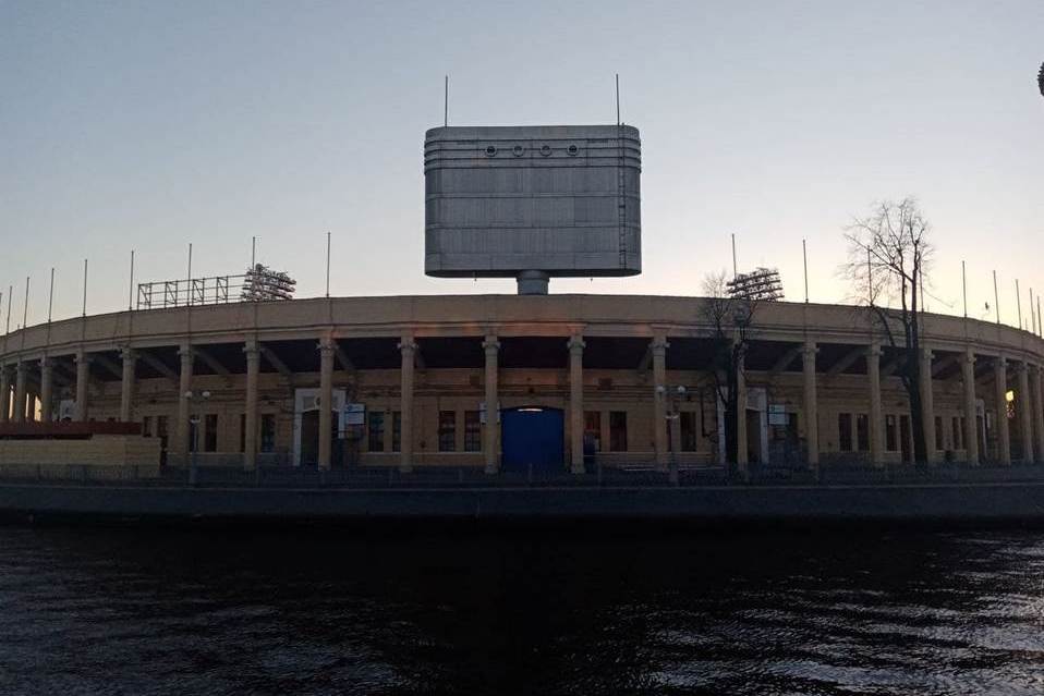 Stadion_Petrovskiy_3.jpg